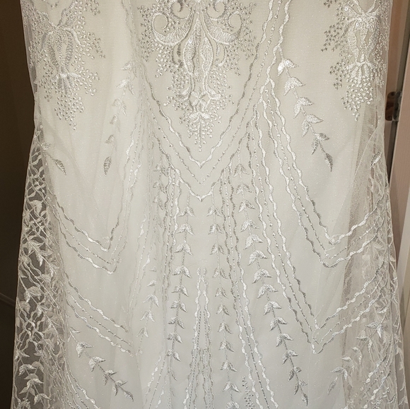 Allure wedding dress - Picture 3 of 6